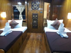 master-_twin-cabin-sawasdee-fasai-luxury-similan-diving-liveaboard-with-en-suite-bathrooms-and-free-wifi